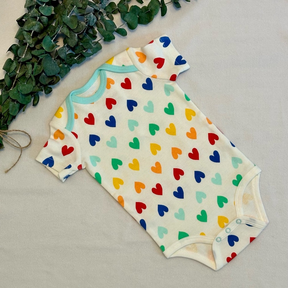 NWOT Primary Organic short sleeve babysuit in rainbow heart size 3-6M